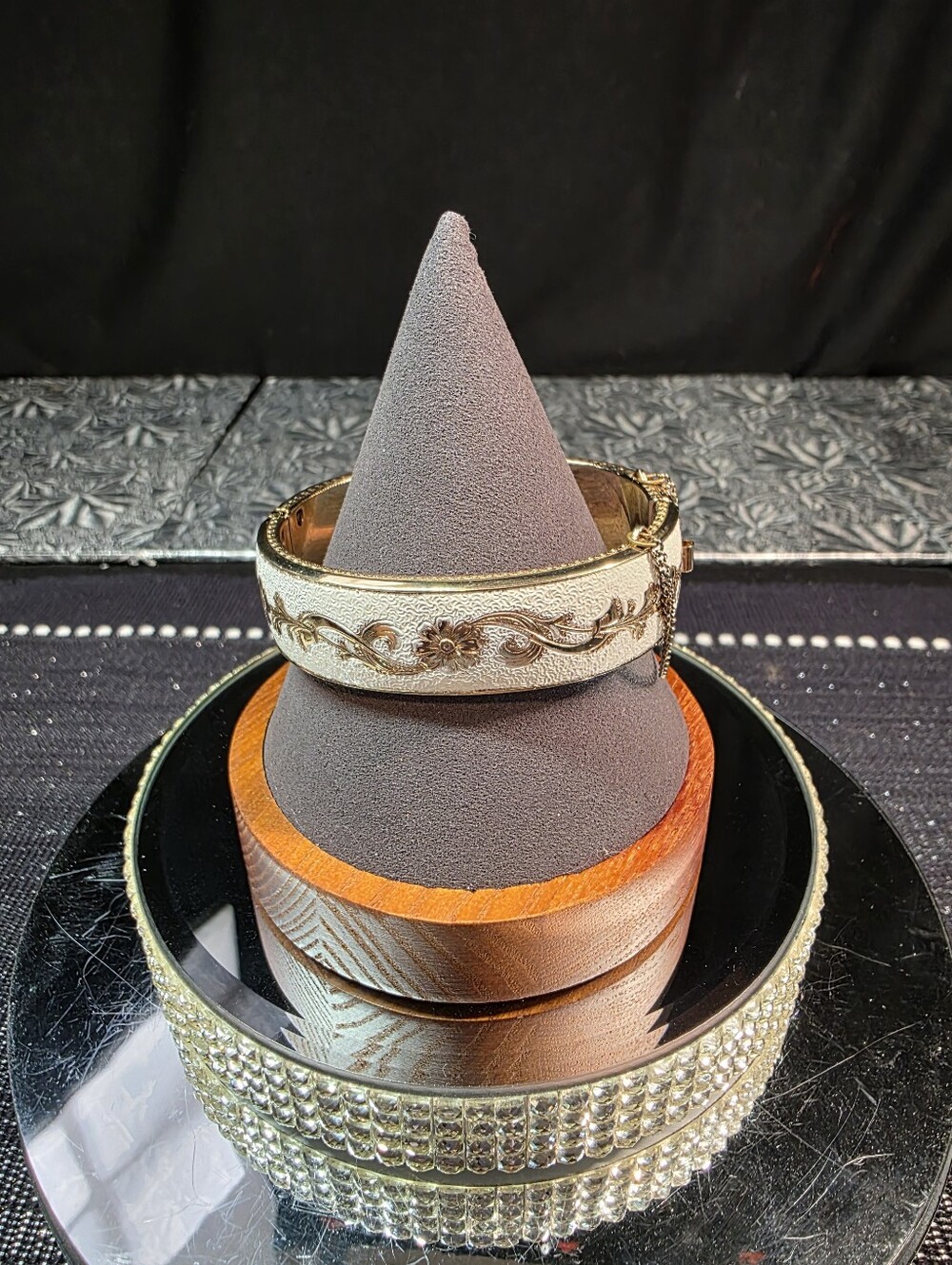 Textured Sugar Enamel Bangle Braclet